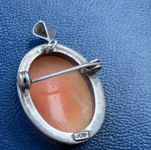 She'll Cameo Pendant/Pin - Picture 2 of 3